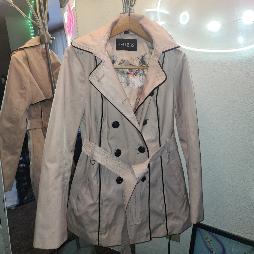 💝💝💝GUESS Light Pink Trench Coat with Black Trim and Belt💝💝💝